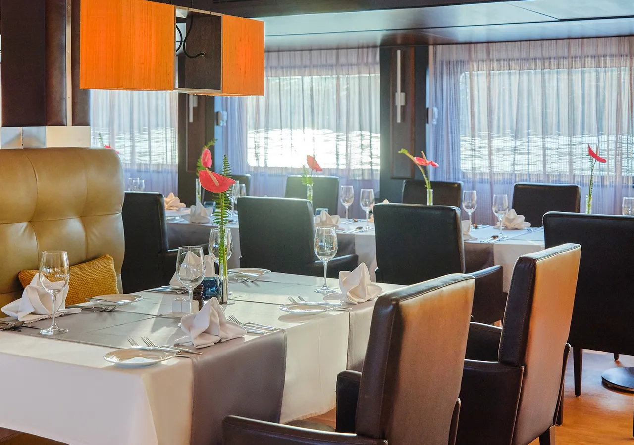 Restaurant aboard the The Oberoi Zahra, Luxury Nile Cruiser Nile cruise